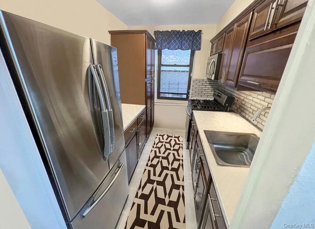 32-22 92nd Street, Unit D502 photo 2