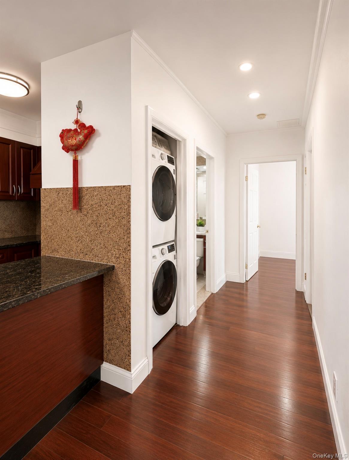 4105 College Point Boulevard, Unit 2D photo 5