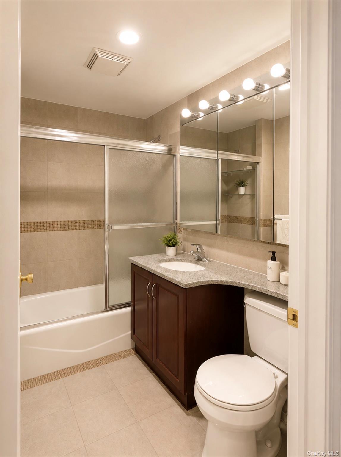 4105 College Point Boulevard, Unit 2D photo 10