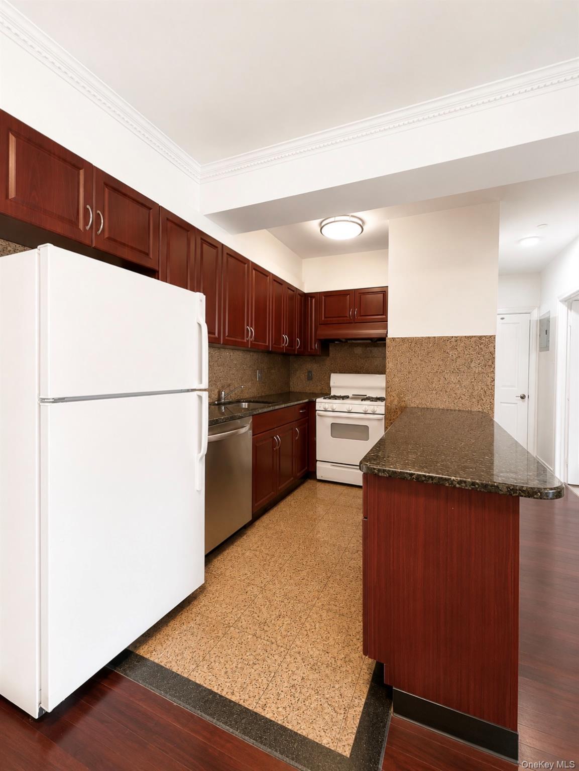 4105 College Point Boulevard, Unit 2D photo 4