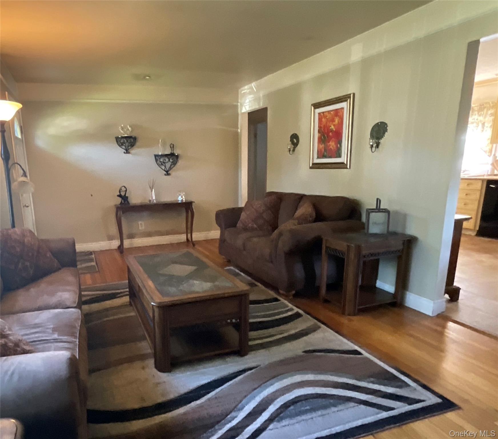 28 Pleasant Avenue – For Sale photo 3