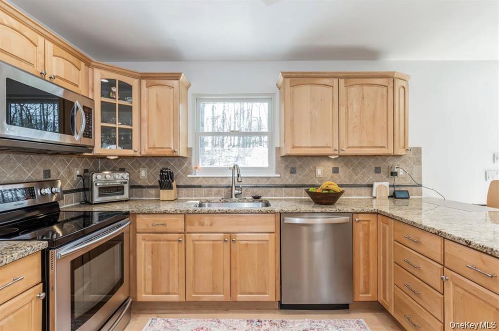 12 Midvale Avenue – For Sale photo 4