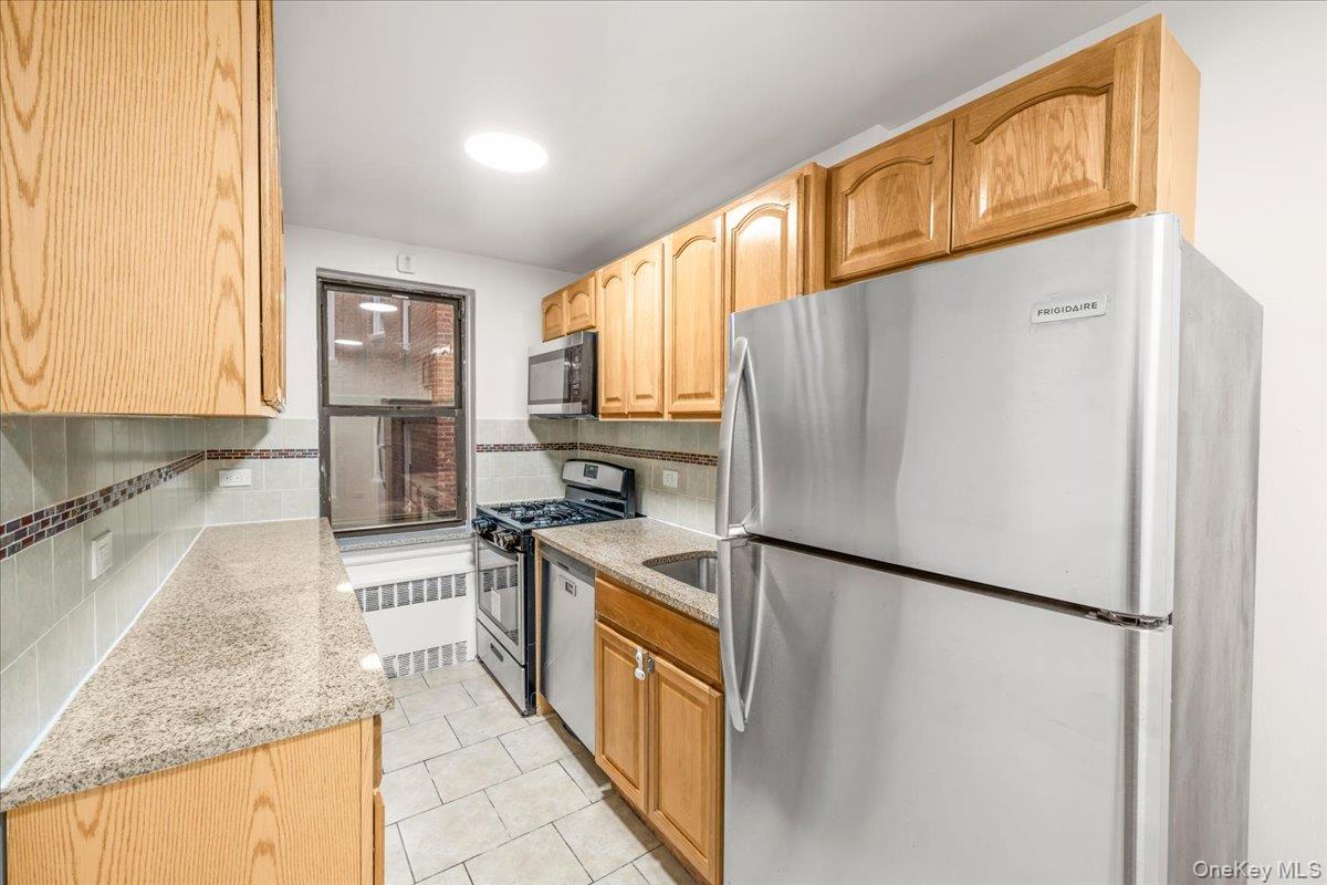 3260 Netherland Avenue, Unit 2H photo 2