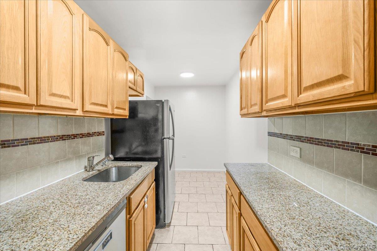 3260 Netherland Avenue, Unit 2H photo 4