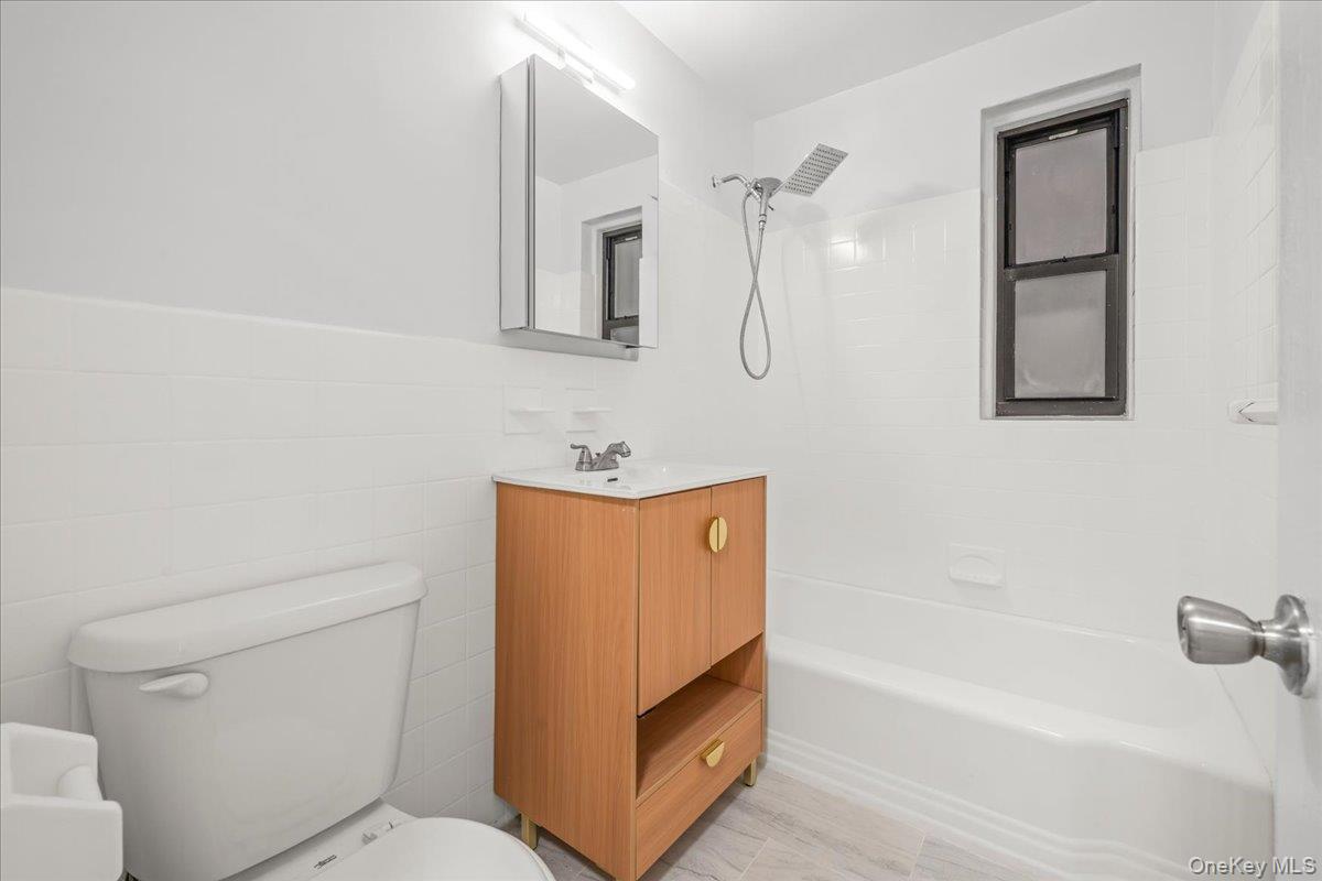 3260 Netherland Avenue, Unit 2H photo 9