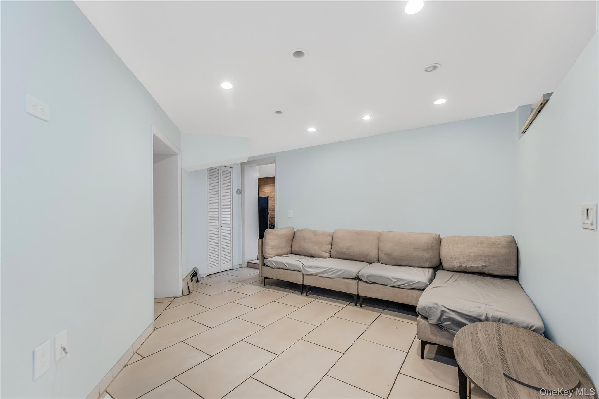 2573 Pelham Bay Park W – For Sale photo 14