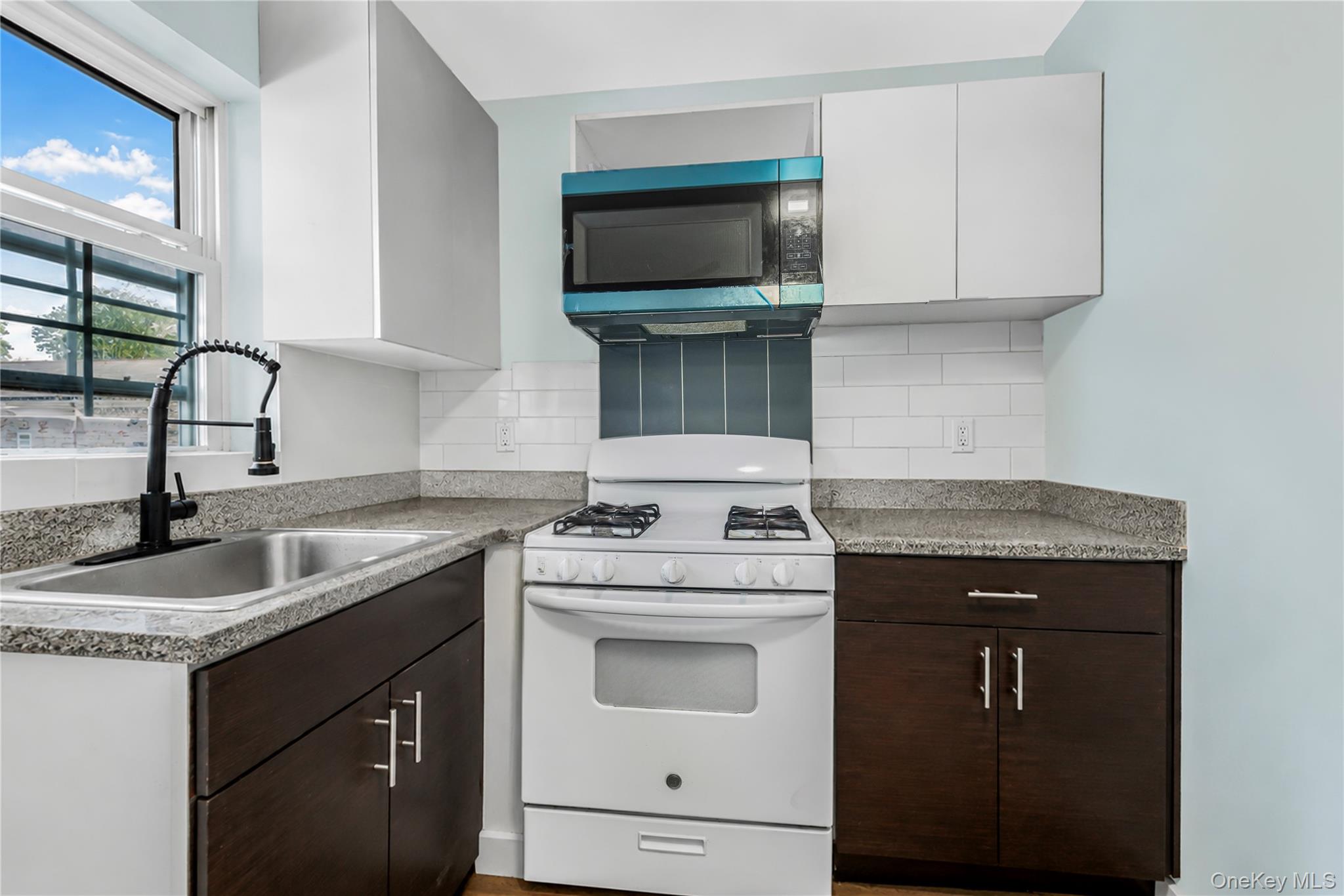 2573 Pelham Bay Park W – For Sale photo 8