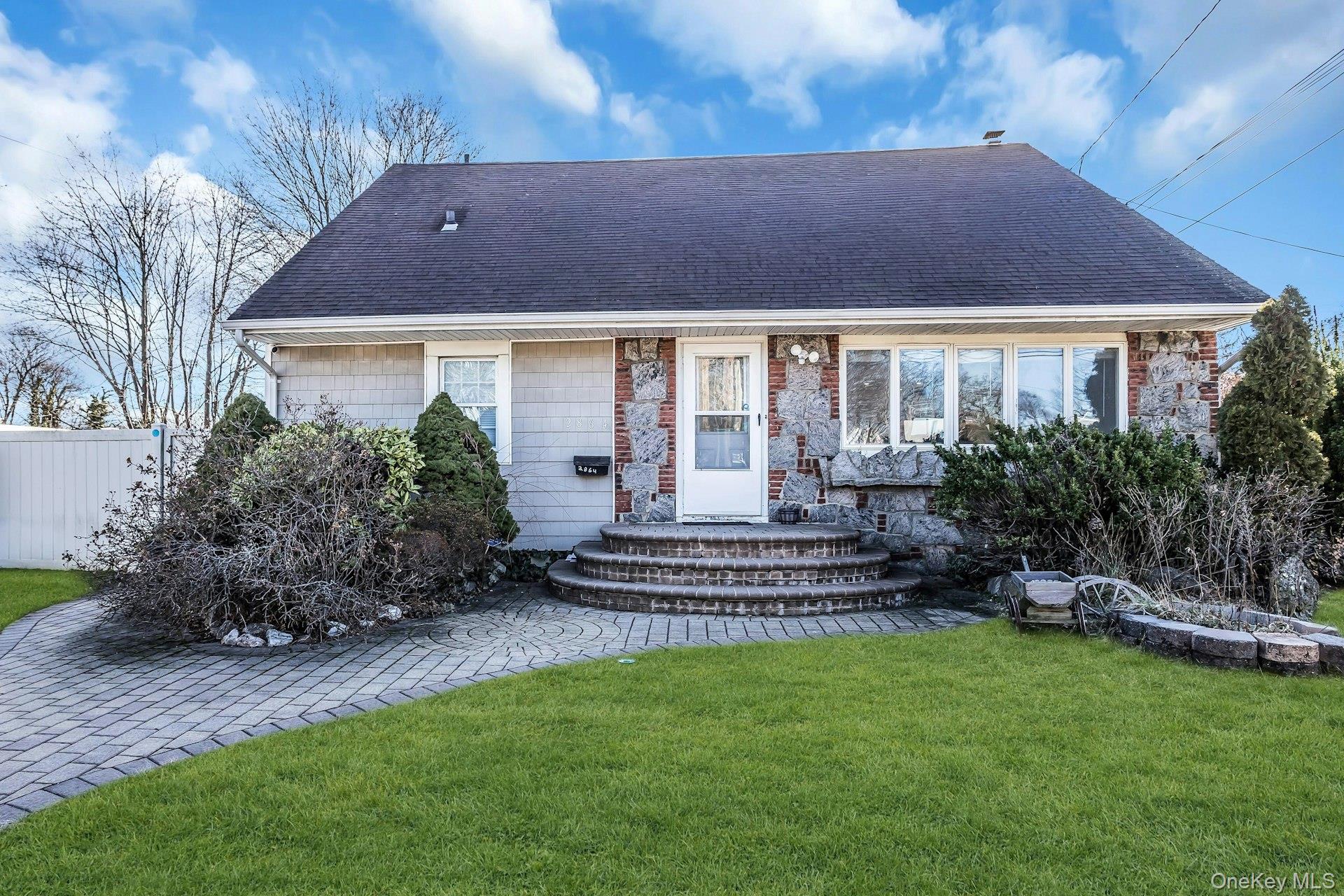2864 Wilson Avenue – For Sale