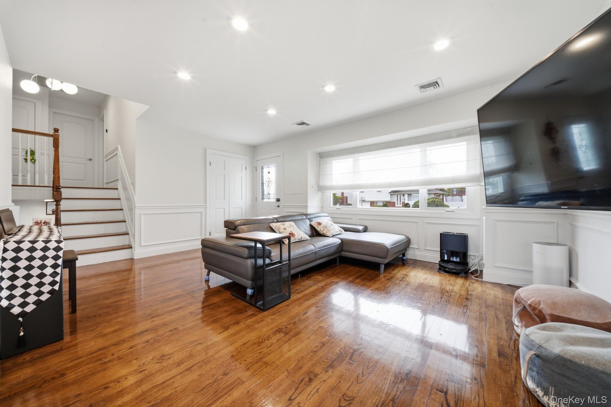 16 Spector Lane – For Sale photo 3