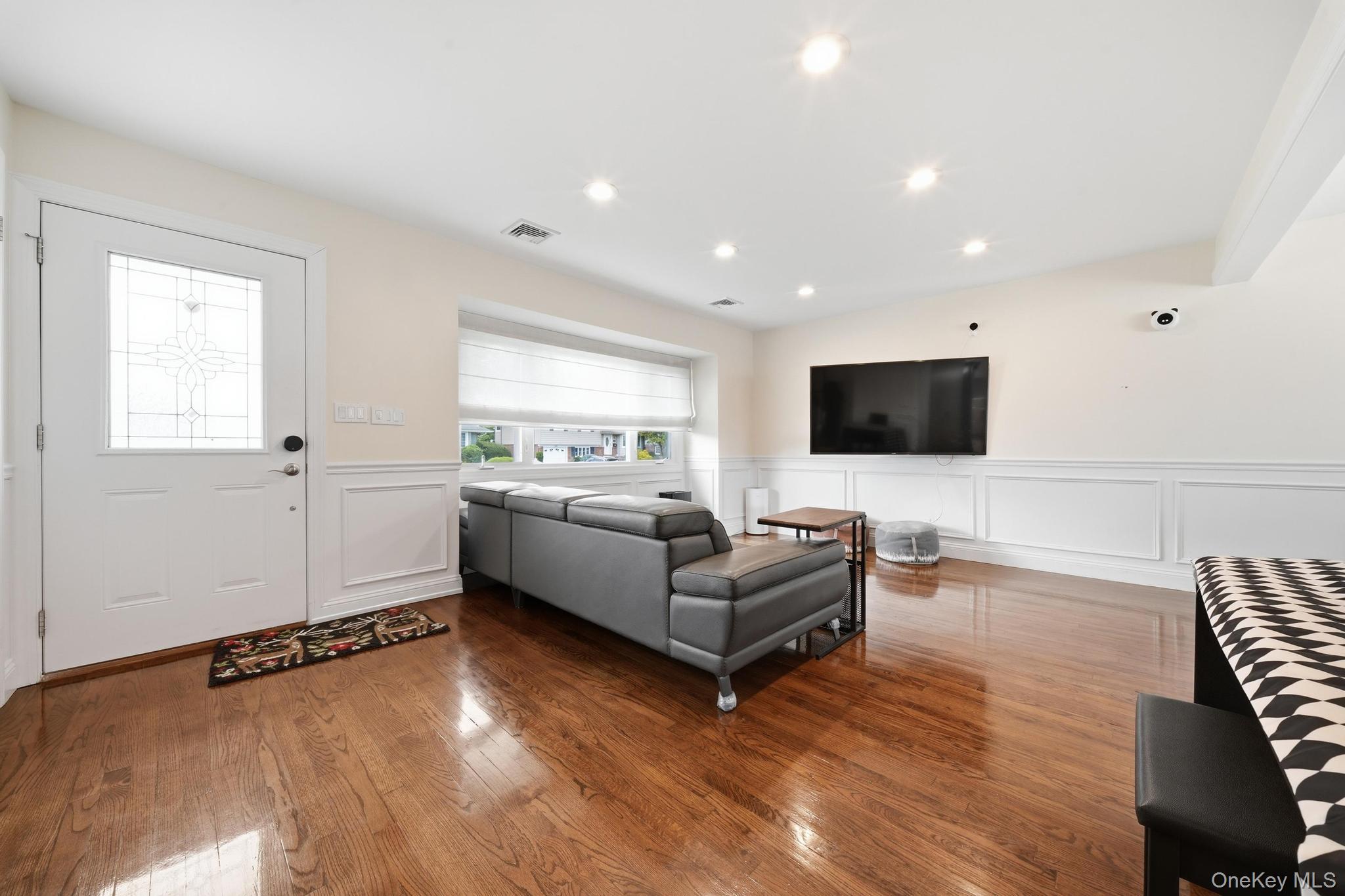 16 Spector Lane – For Sale photo 2
