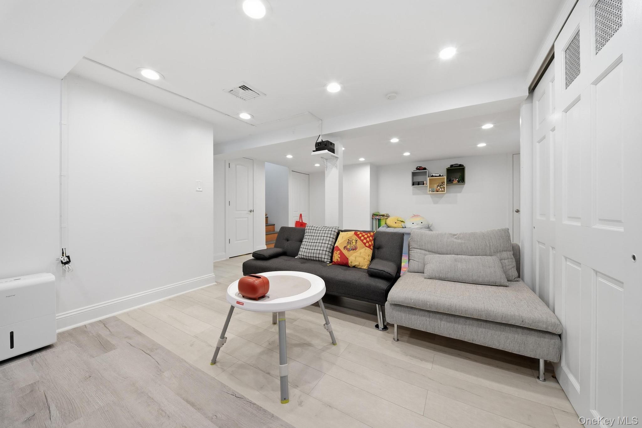 16 Spector Lane – For Sale photo 17