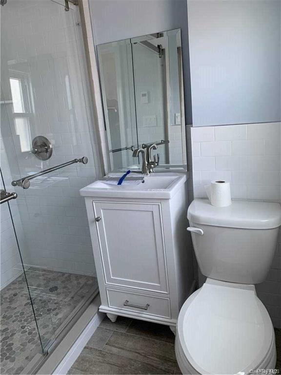 38 Clayton Avenue, Unit Upper photo 10