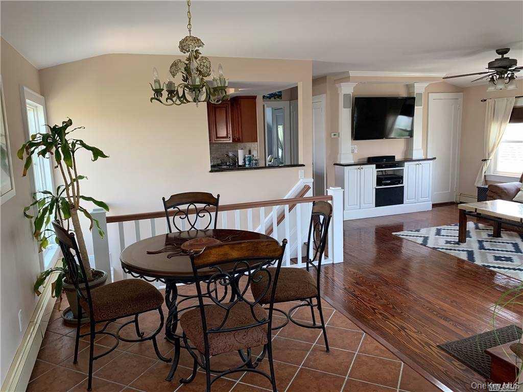 38 Clayton Avenue, Unit Upper photo 5