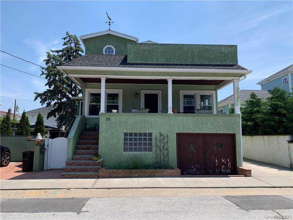 38 Clayton Avenue, Unit Upper