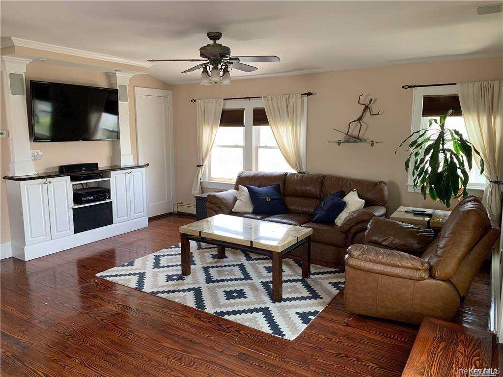 38 Clayton Avenue, Unit Upper photo 3