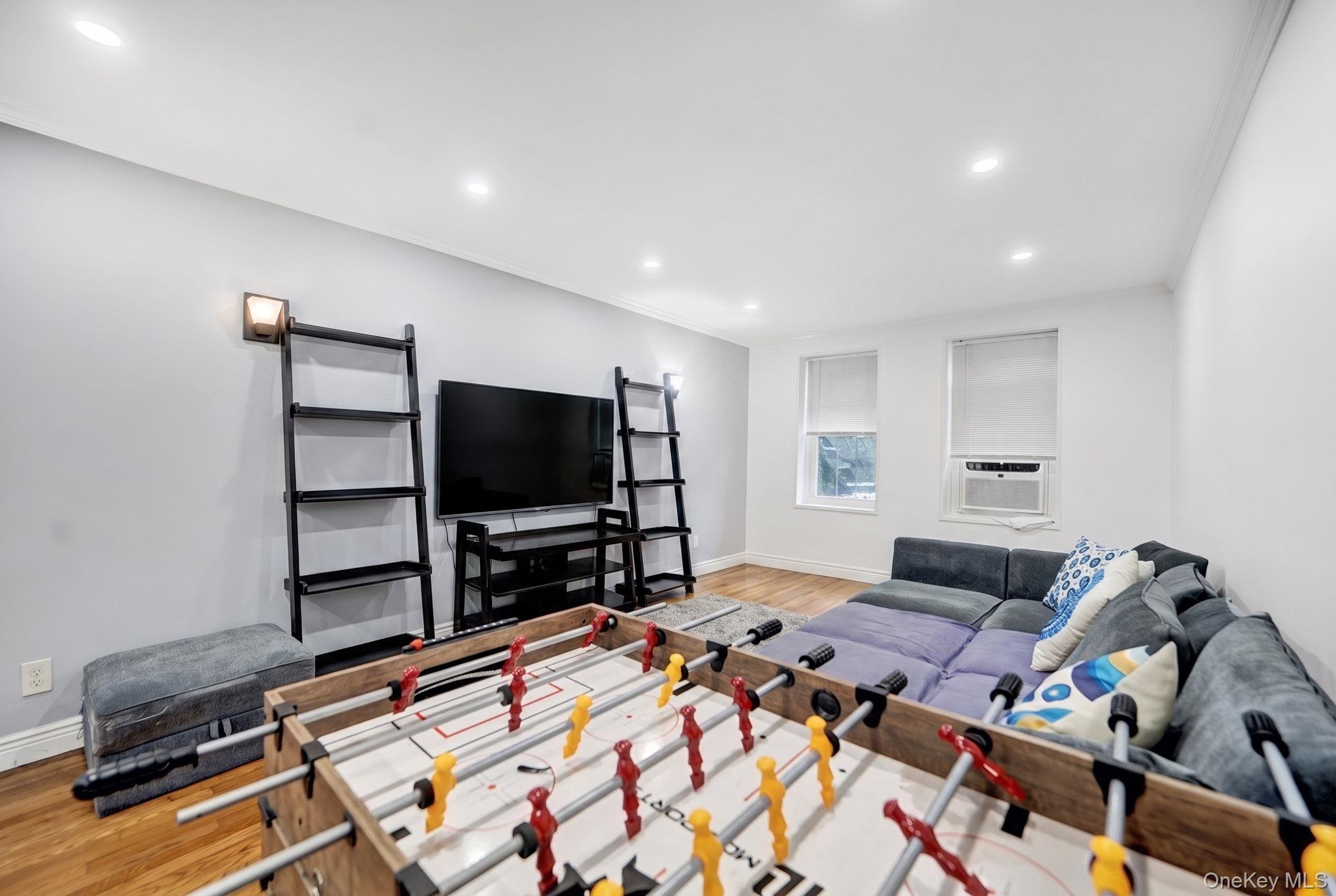 140-35 Burden Crescent, Unit 402 photo 5