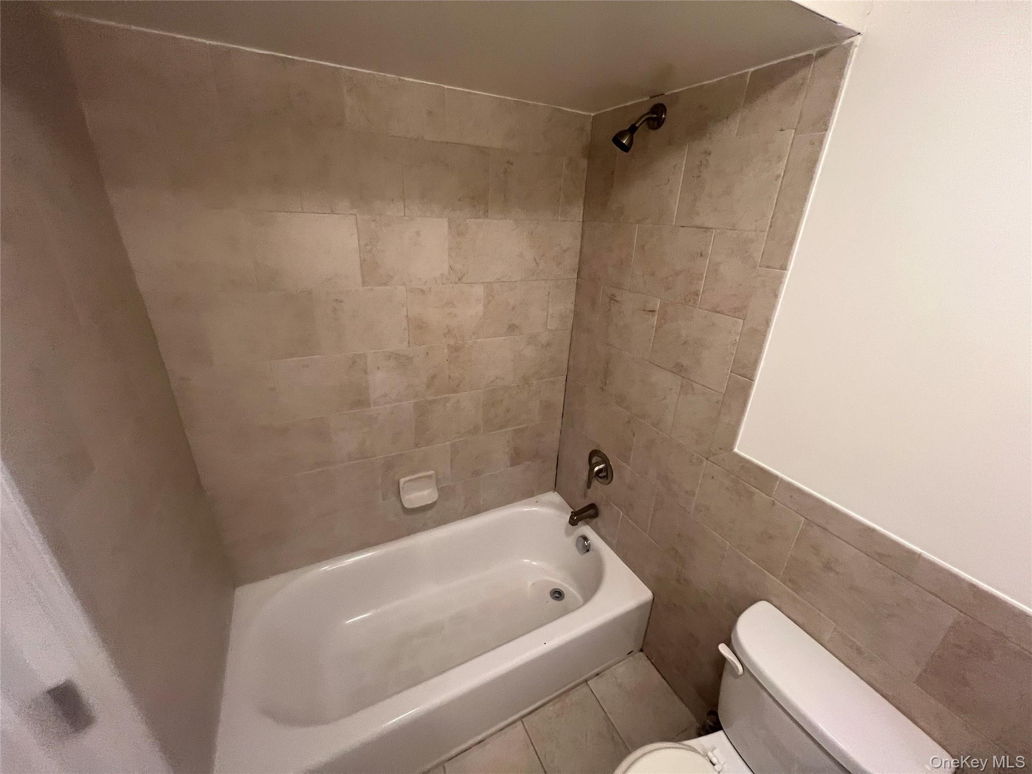 408 Carpenter Avenue, Unit 24 photo 9
