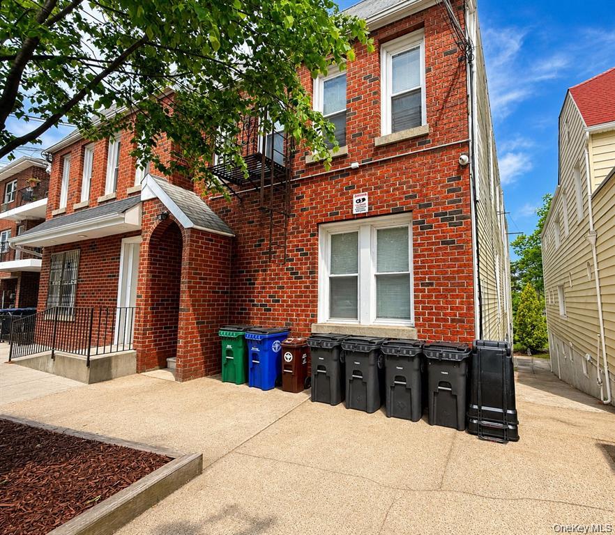 2043 Mayflower Avenue – For Sale