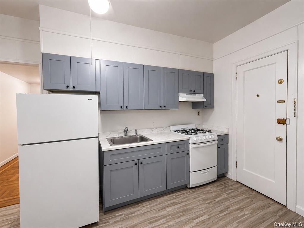 2043 Mayflower Avenue – For Sale photo 2