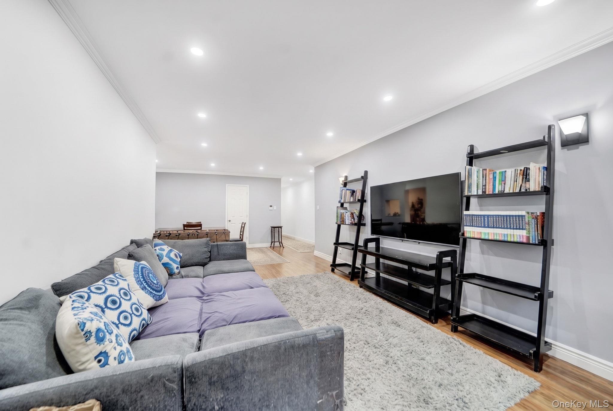 140-35 Burden Crescent, Unit 402 photo 6
