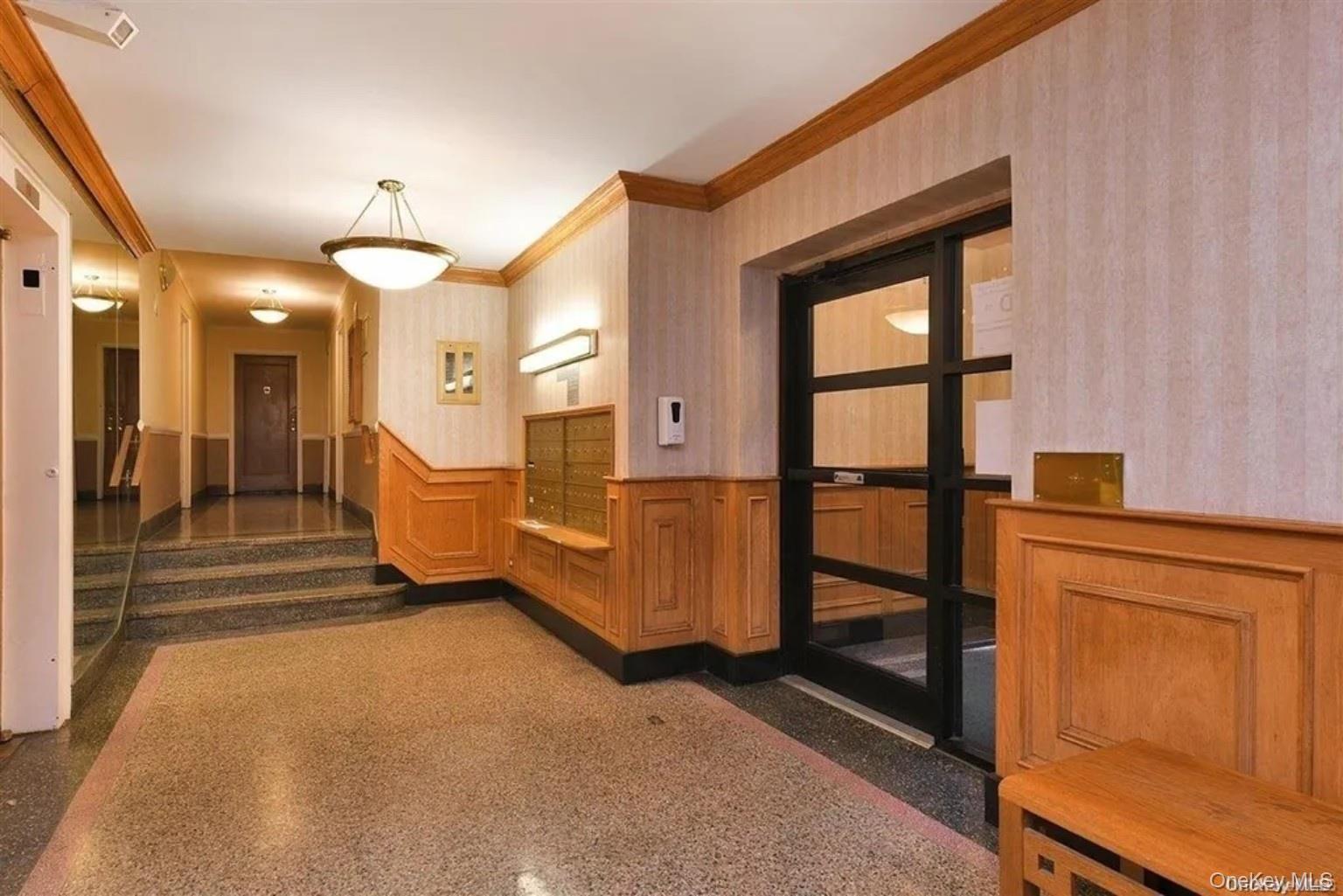 140-35 Burden Crescent, Unit 402 photo 2
