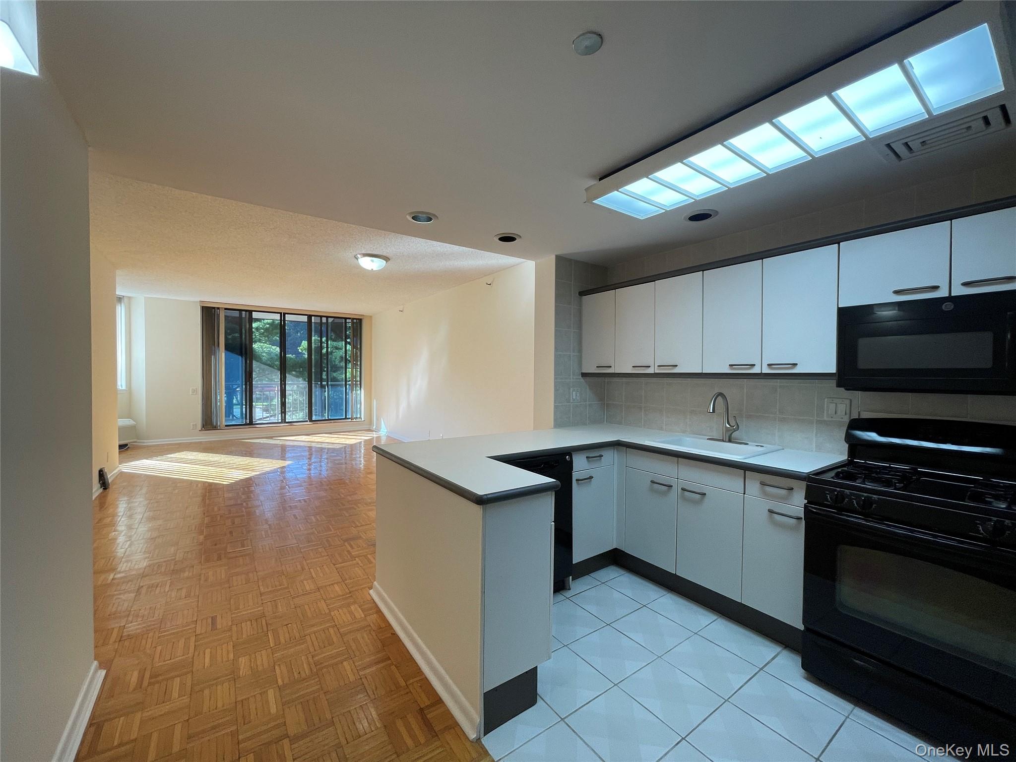 50 E Hartsdale Avenue, Unit 1H photo 2