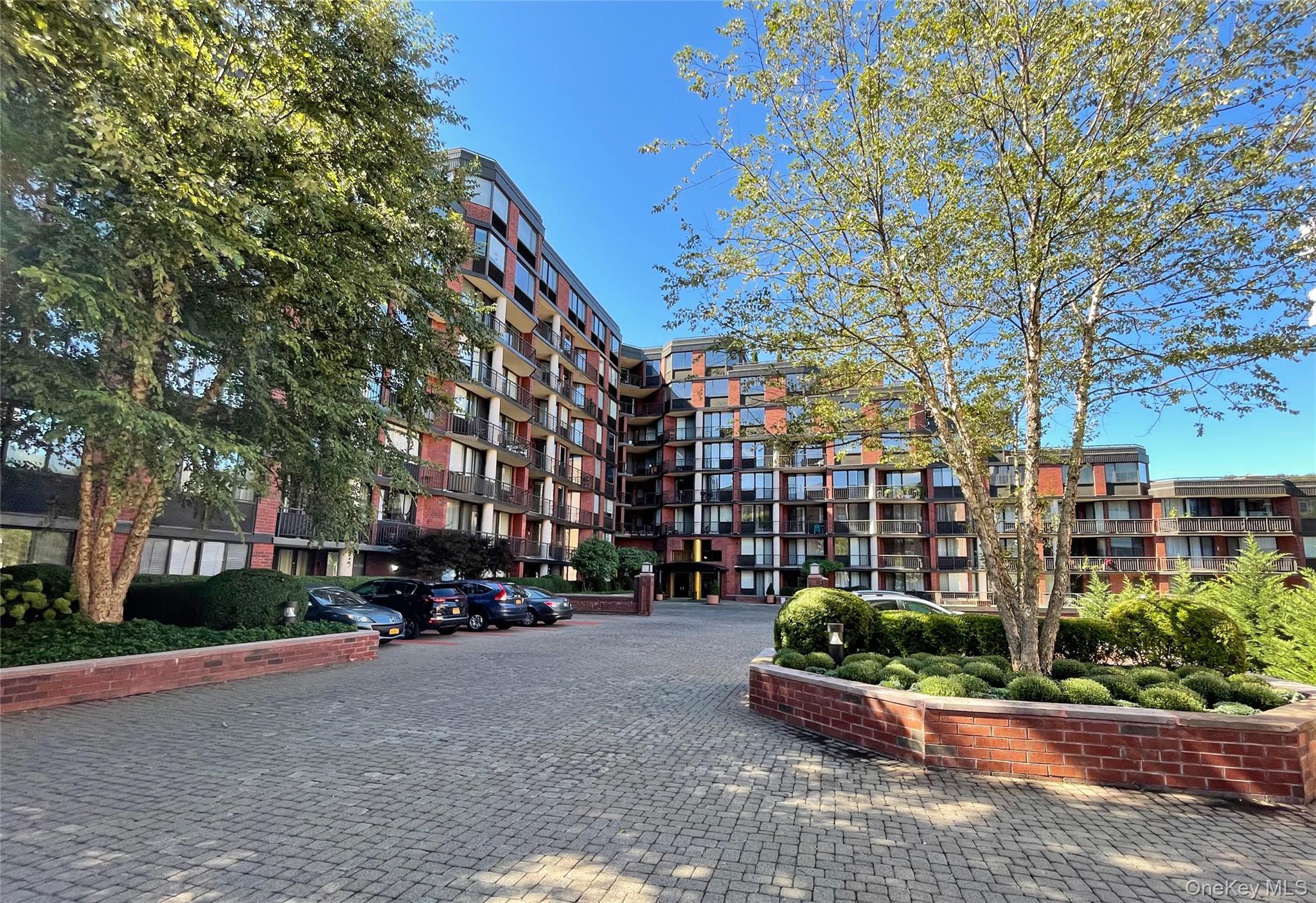 50 E Hartsdale Avenue, Unit 1H