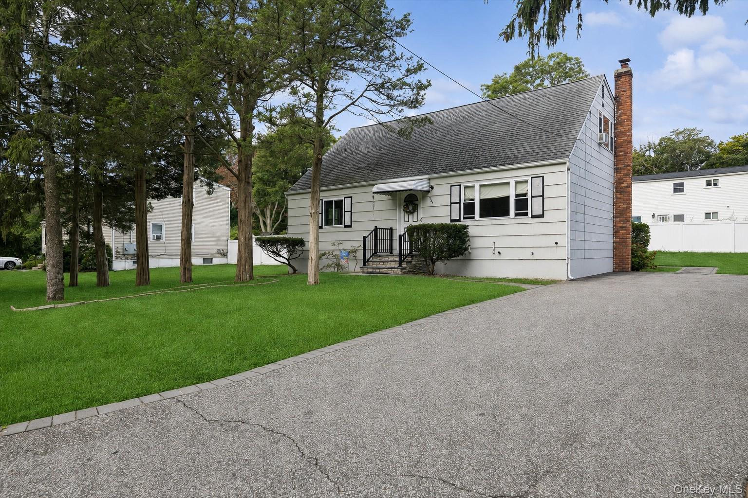 544 Park Avenue – For Sale