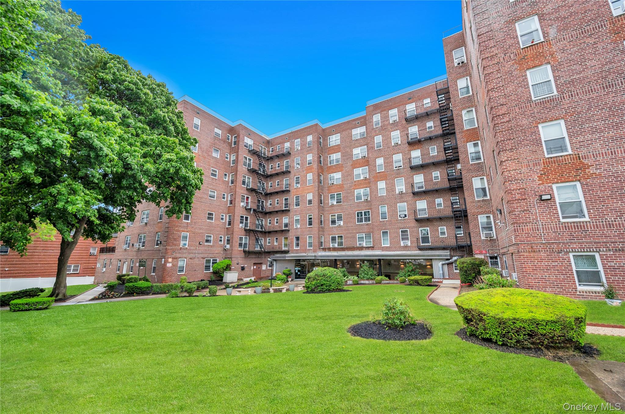 84-50 169th Street, Unit 607 photo 2