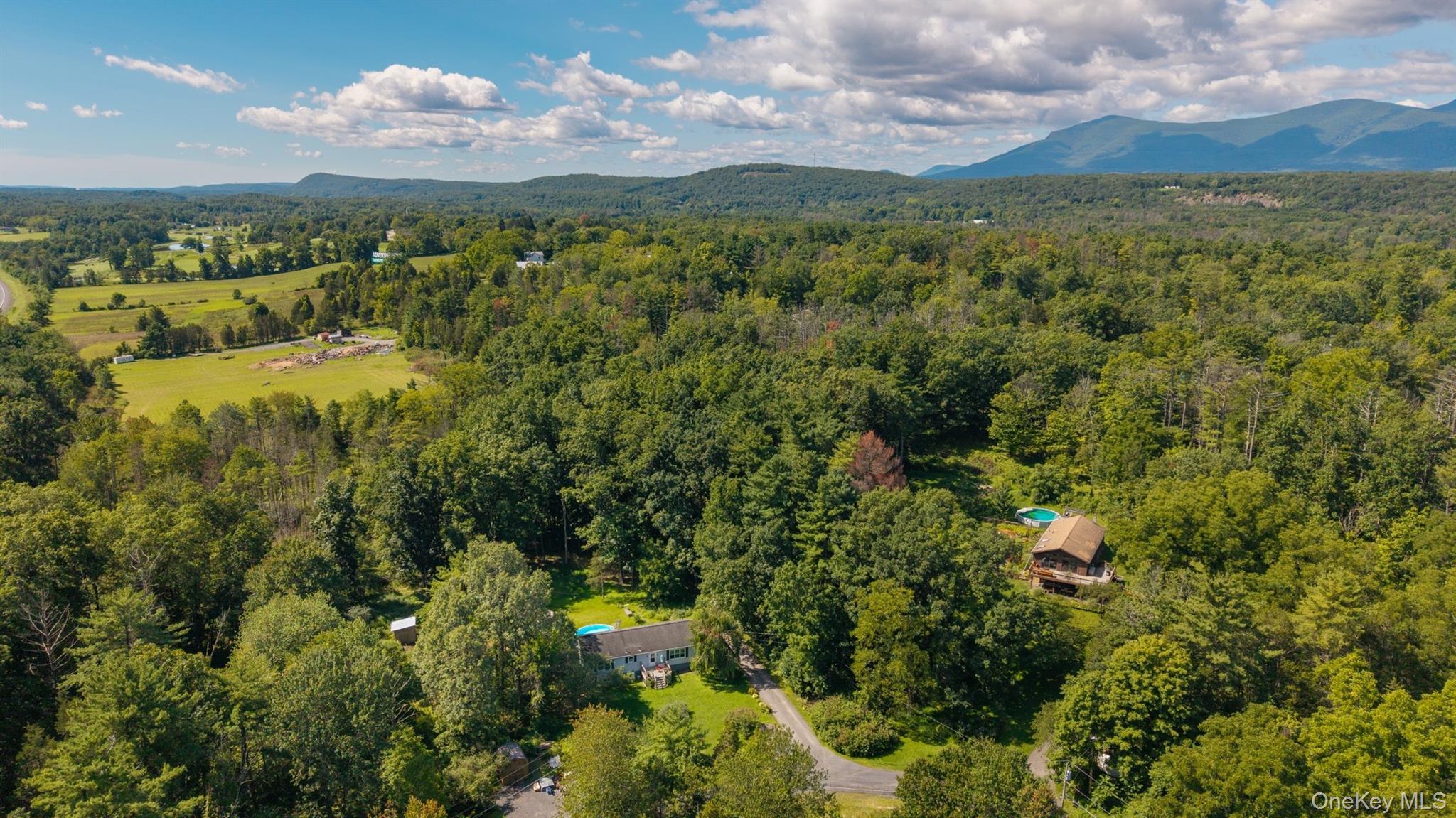 28 Buck Lane – For Sale photo 2