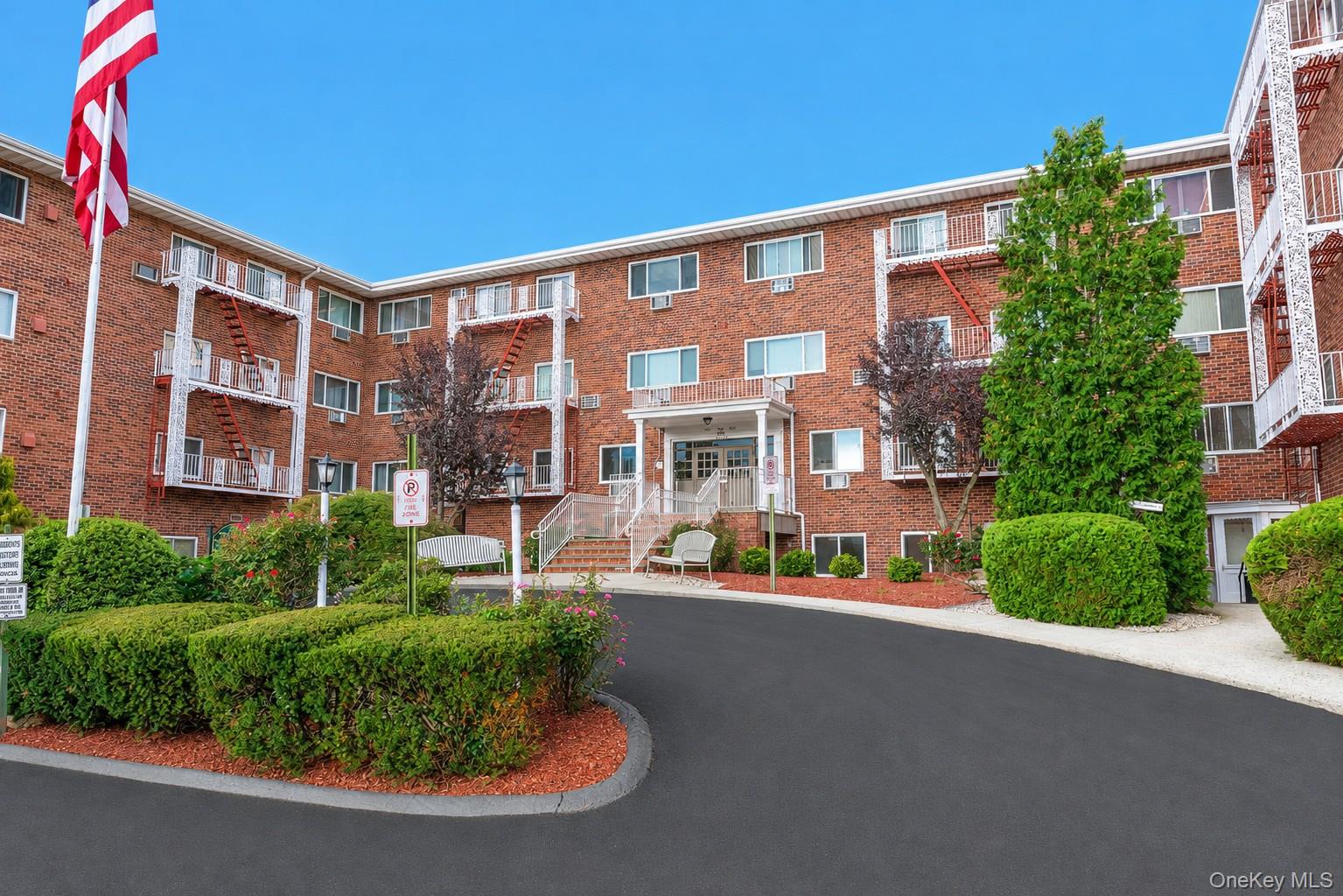 838 Pelhamdale Avenue, Unit 2H photo 20