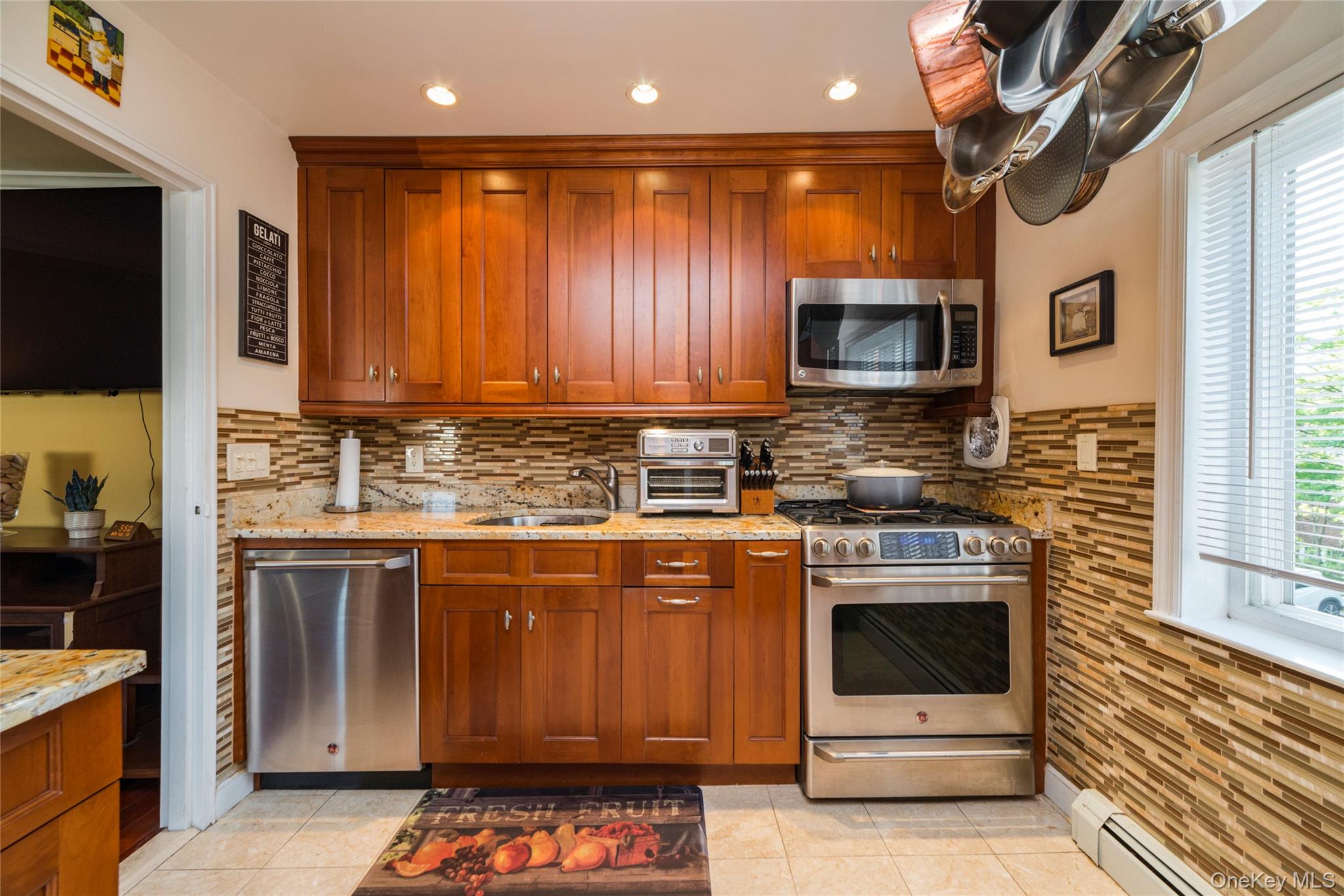 838 Pelhamdale Avenue, Unit 2H photo 4
