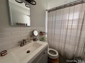 885 E Park Avenue, Unit Upper photo 8