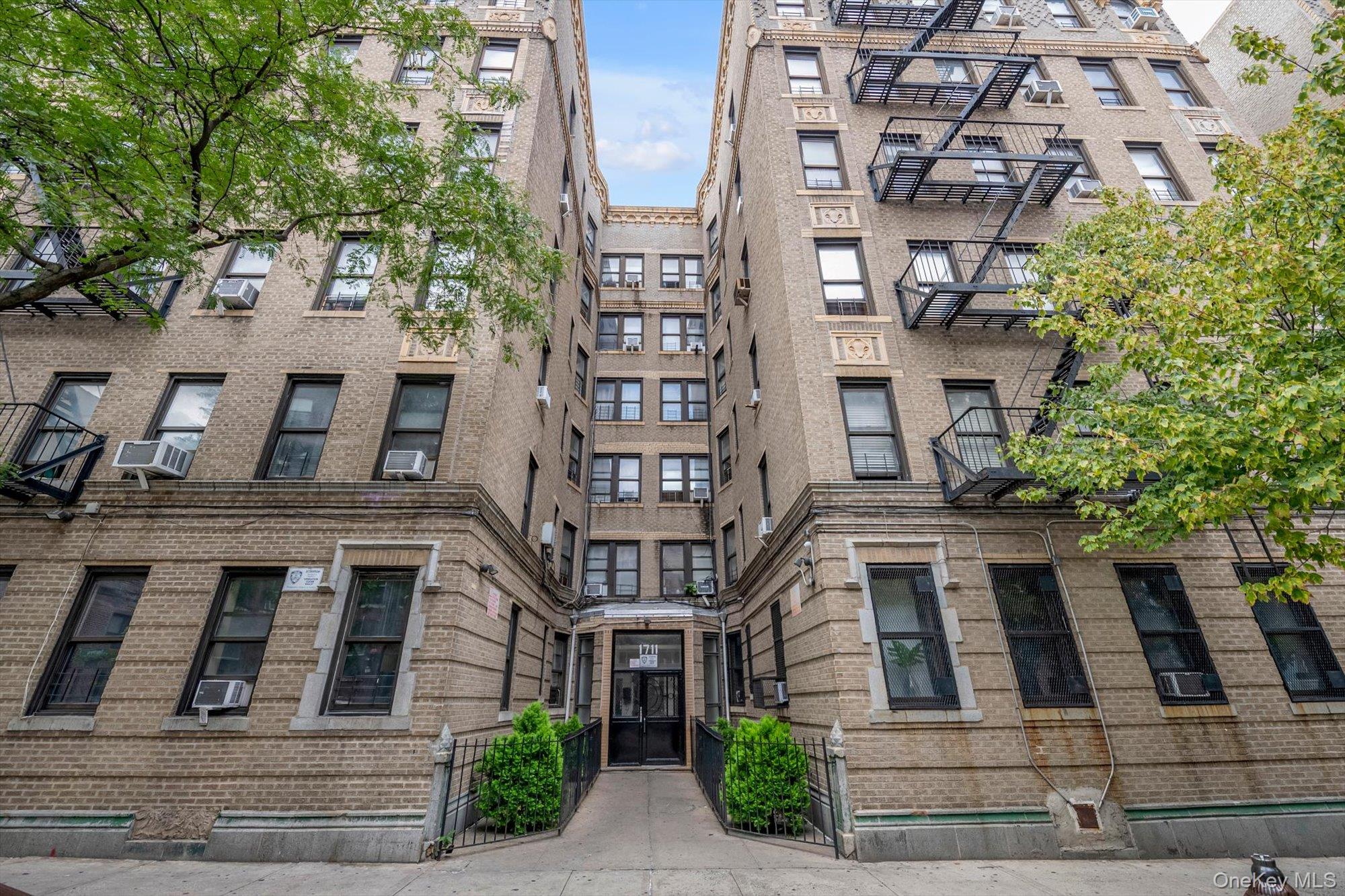 1711 Davidson Avenue, Unit 1N photo 11
