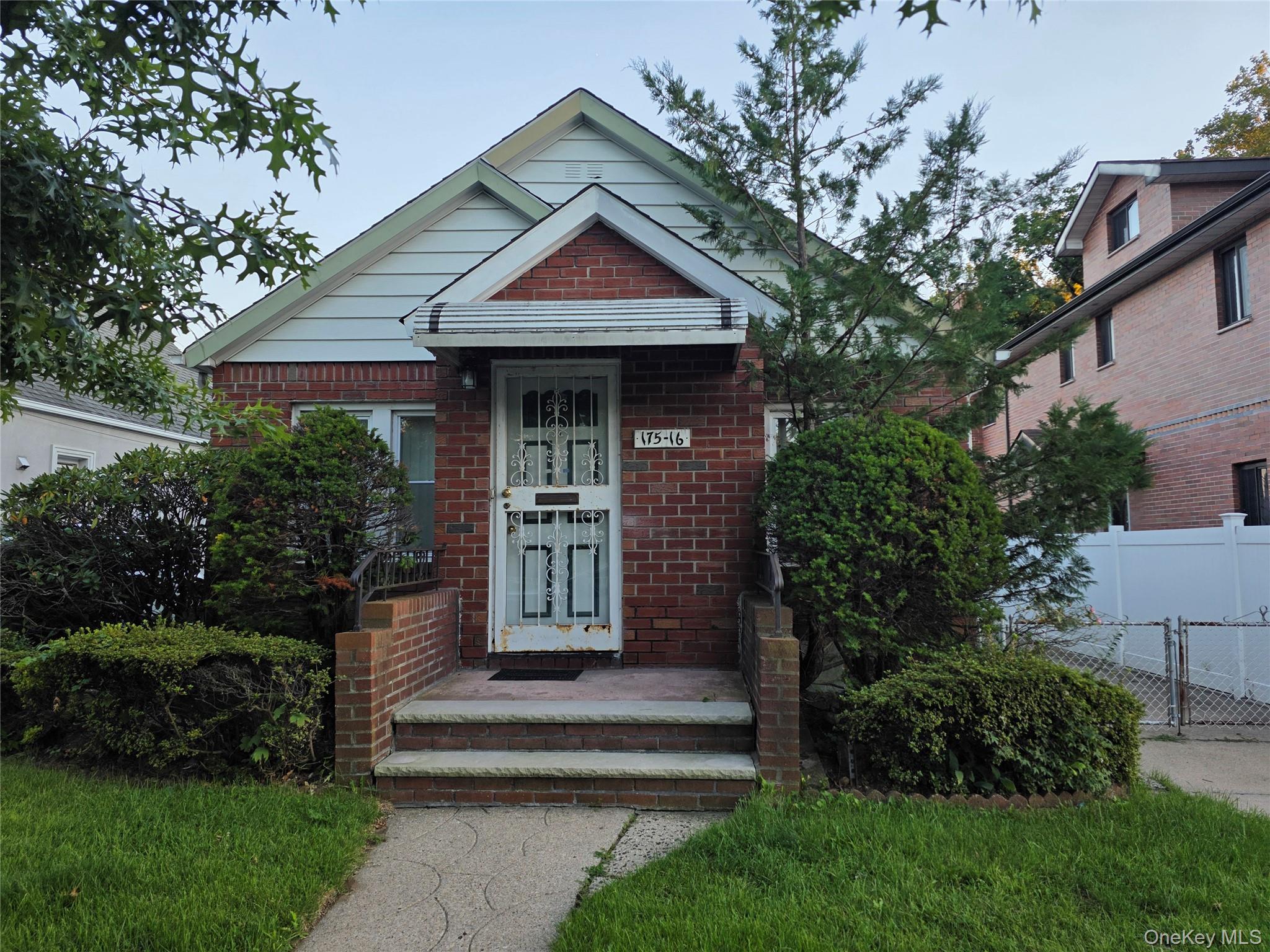 17516 Underhill Avenue – For Sale