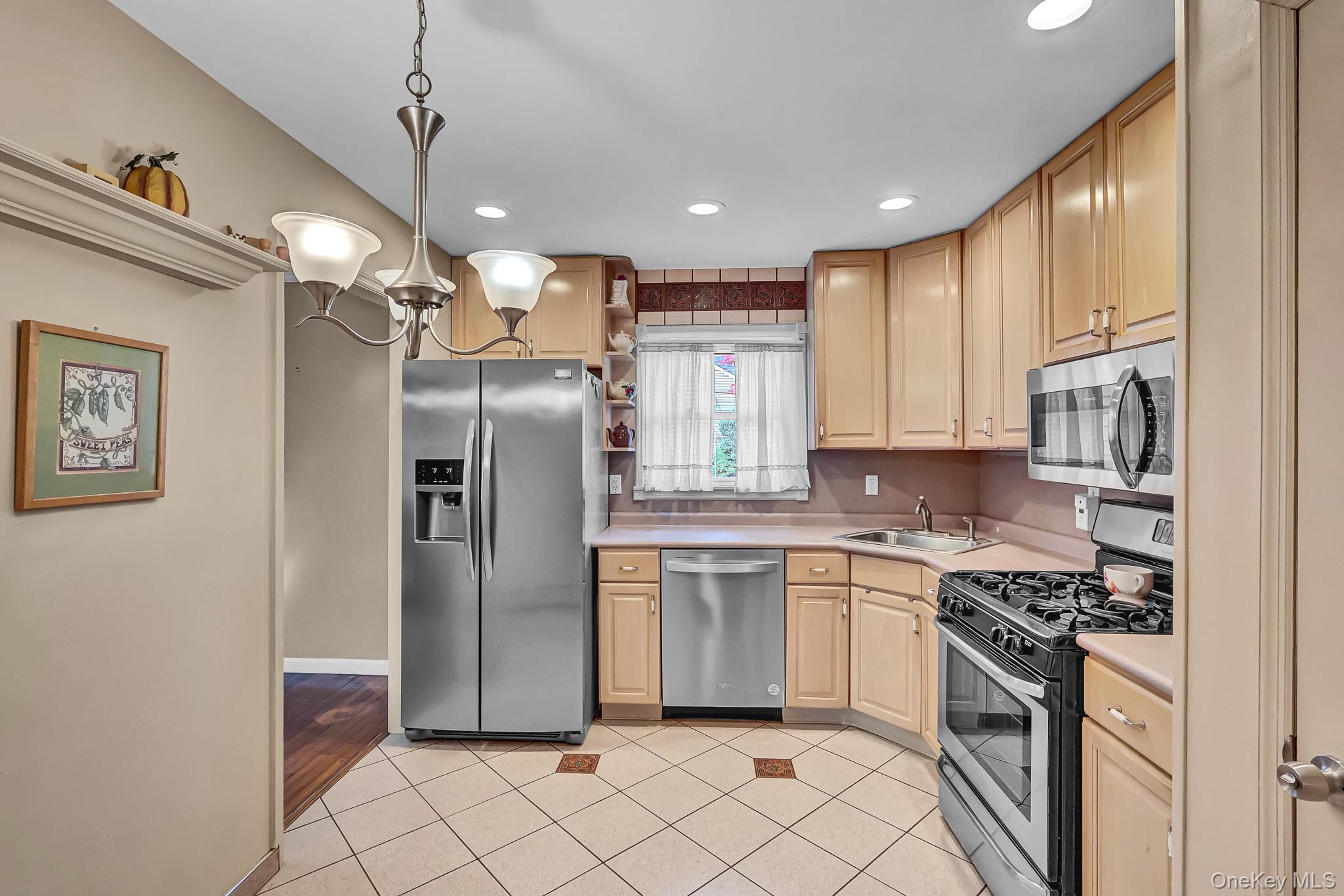 948 Simon Place – For Sale photo 21