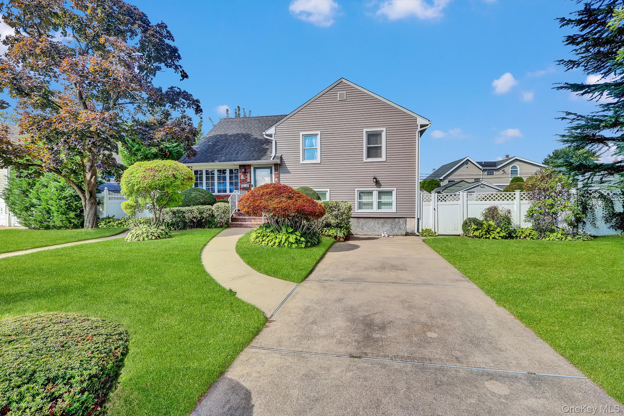 948 Simon Place – For Sale photo 4