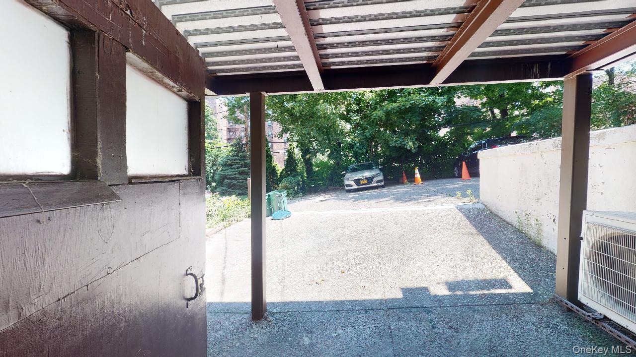 382 Burns Street, Unit 1 photo 32