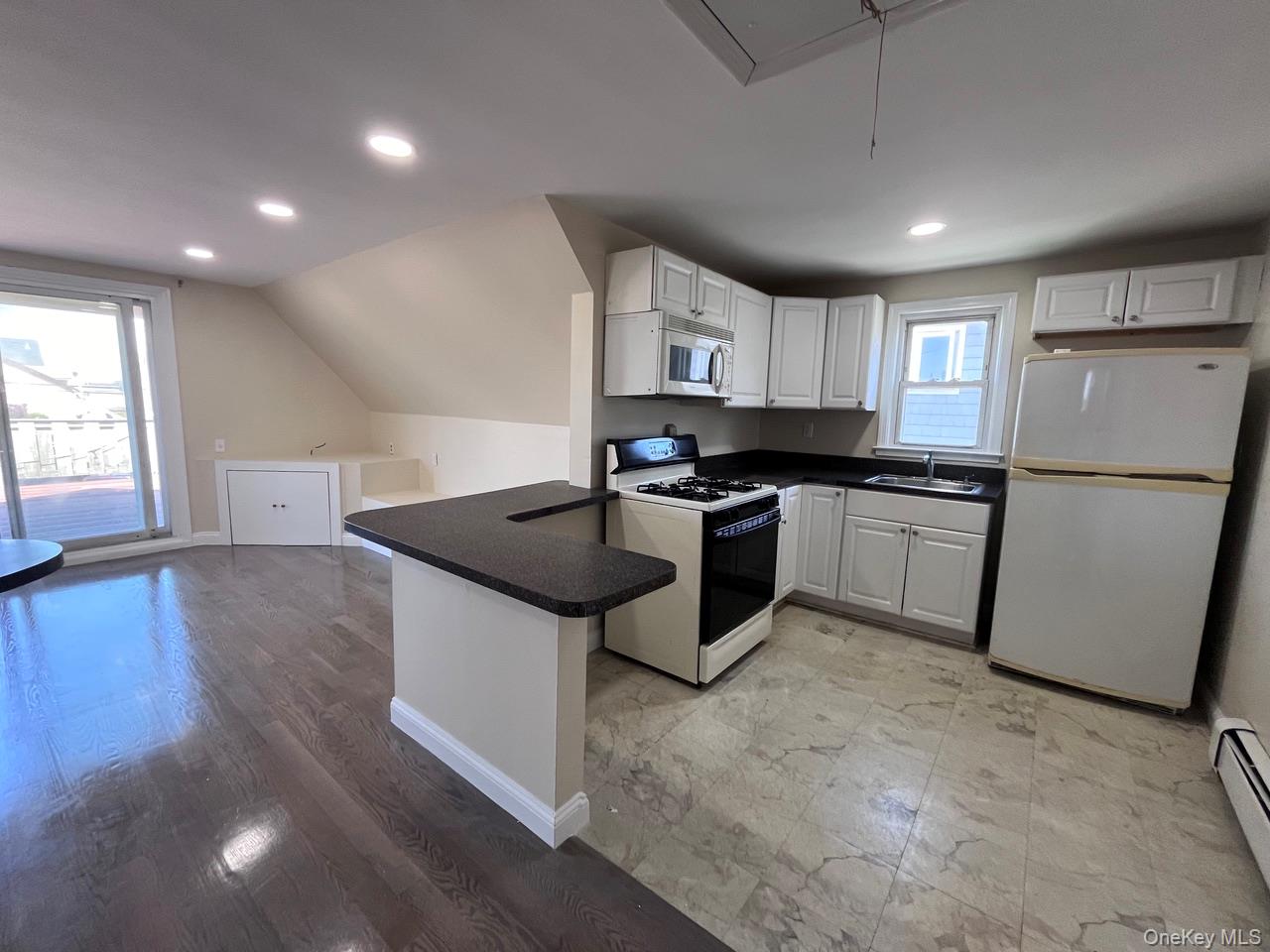 252 Lindell Boulevard – For Rent photo 2