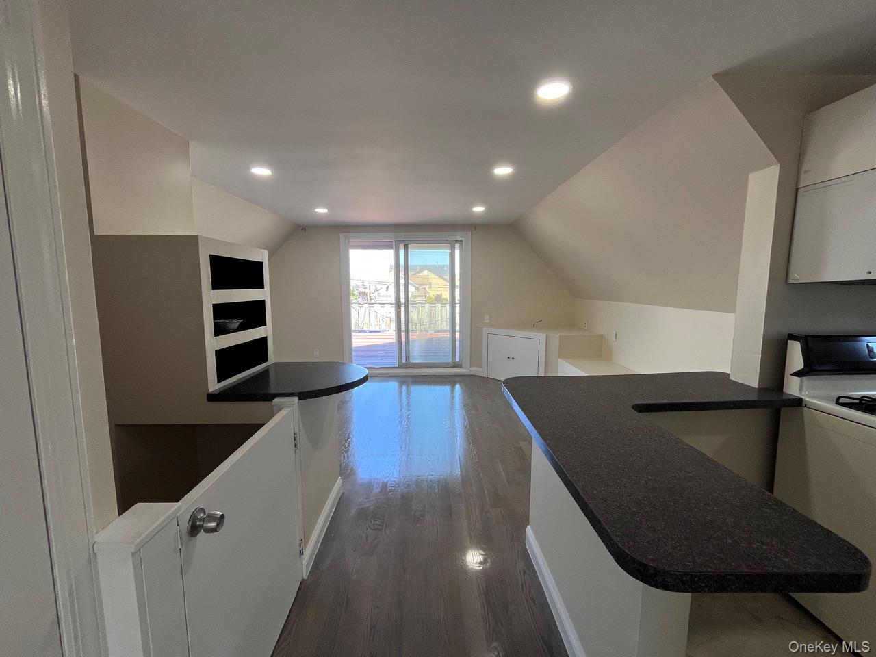 252 Lindell Boulevard – For Rent photo 4