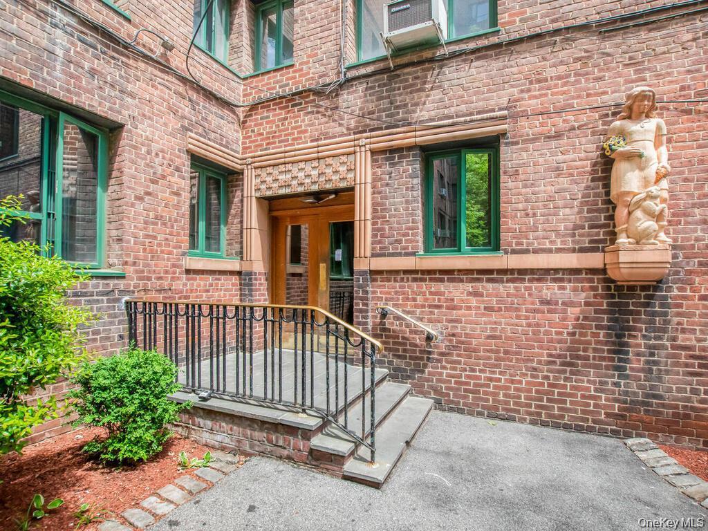 1503 Metropolitan Avenue, Unit 6E