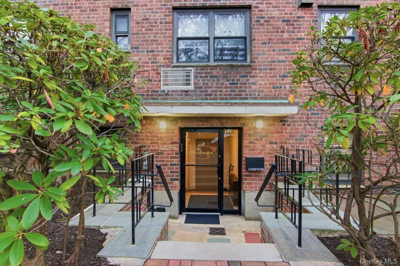 52 Brompton Road, Unit 52 photo 2