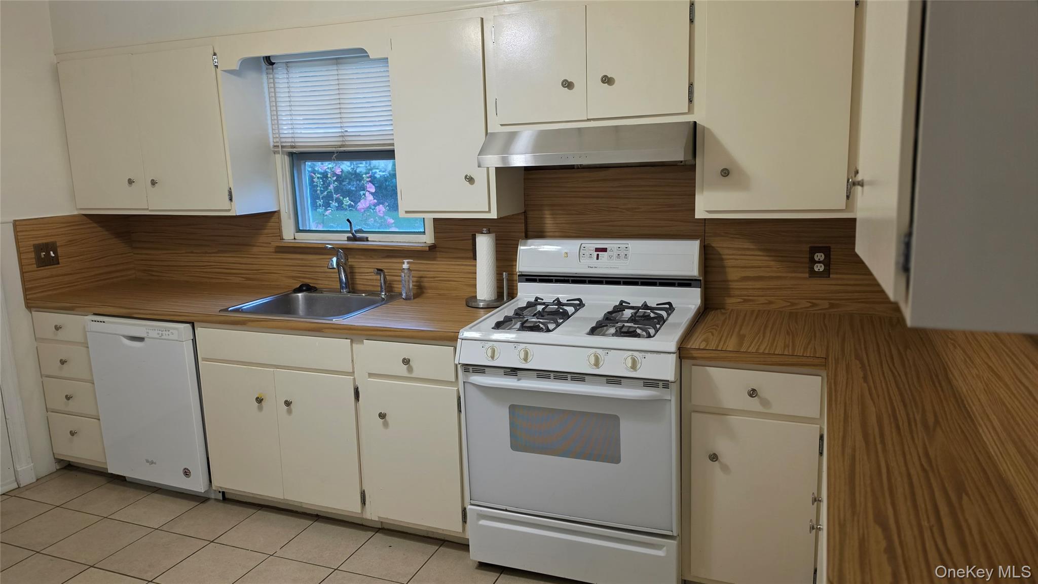 27 Haines Boulevard – For Rent photo 6