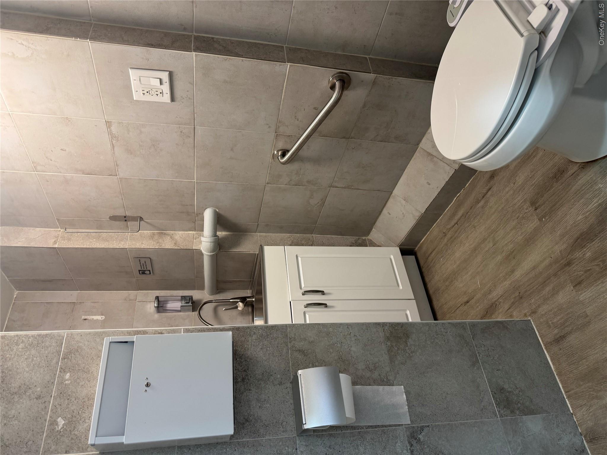 10401 Northern Blvd – For Rent photo 3