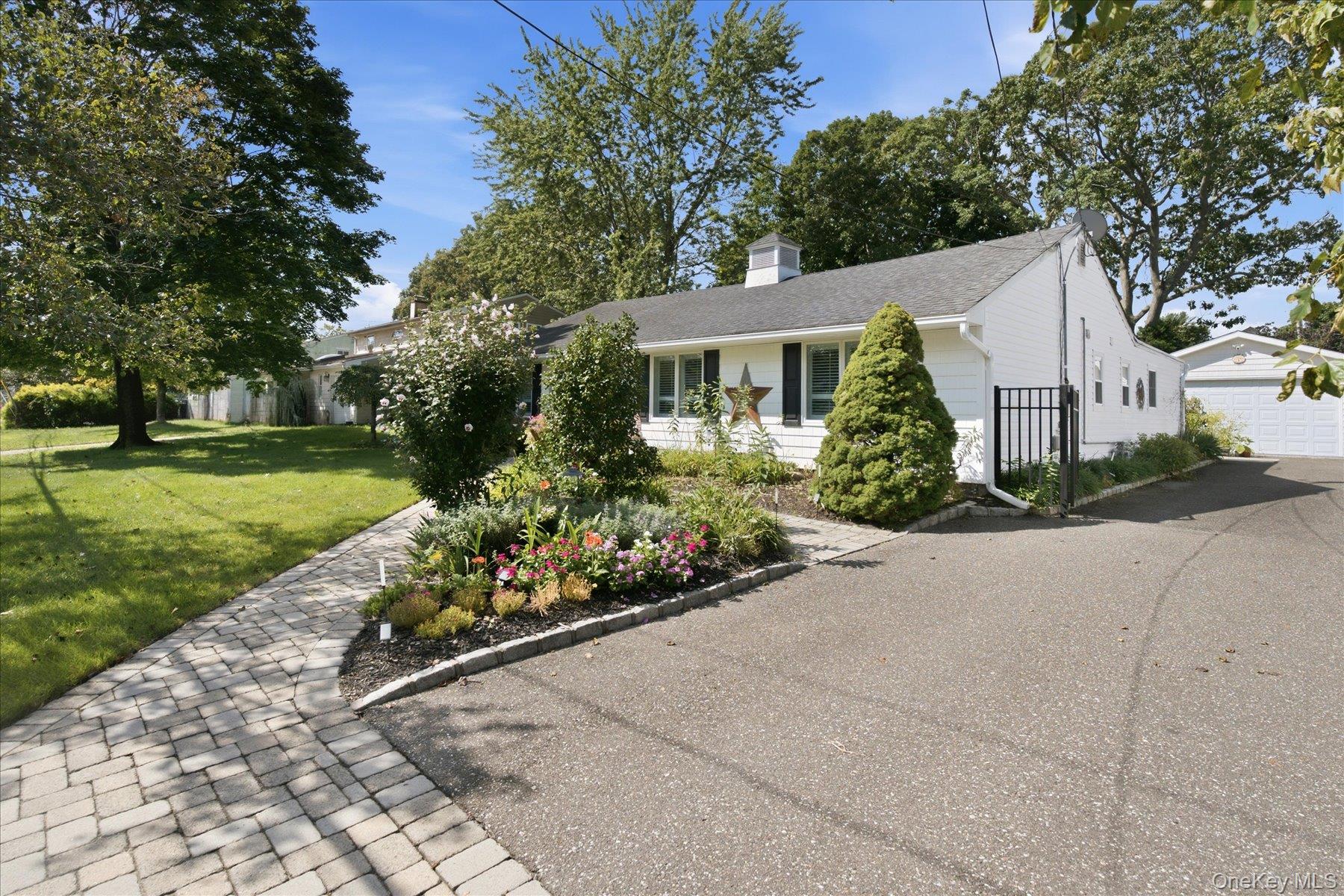 4 Fairlane Drive – For Sale photo 2