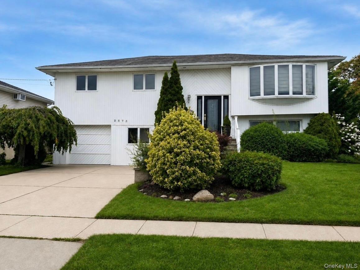 2573 Harvard Lane – For Sale