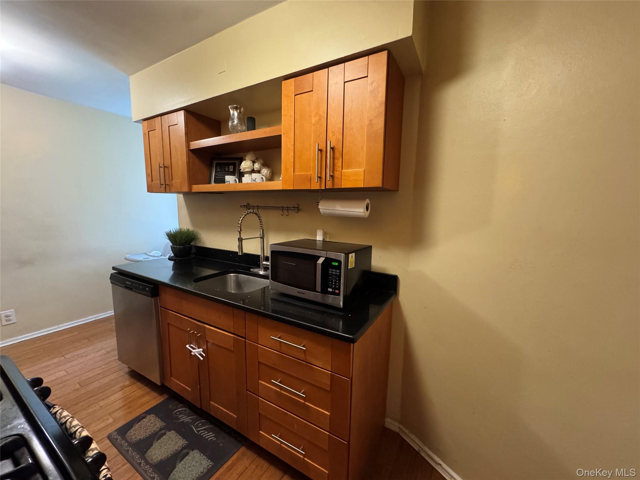 145 Smith  St, Unit D21 photo 4