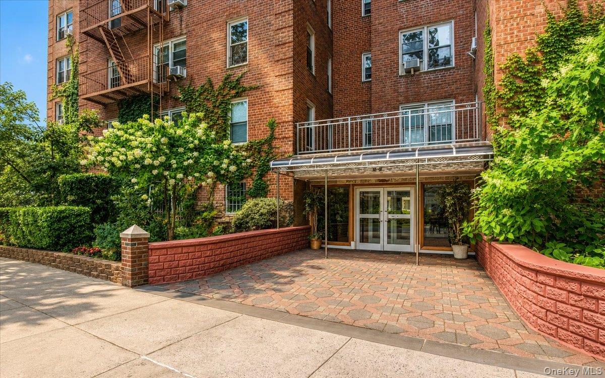 82-40 Austin Street, Unit 6B photo 3