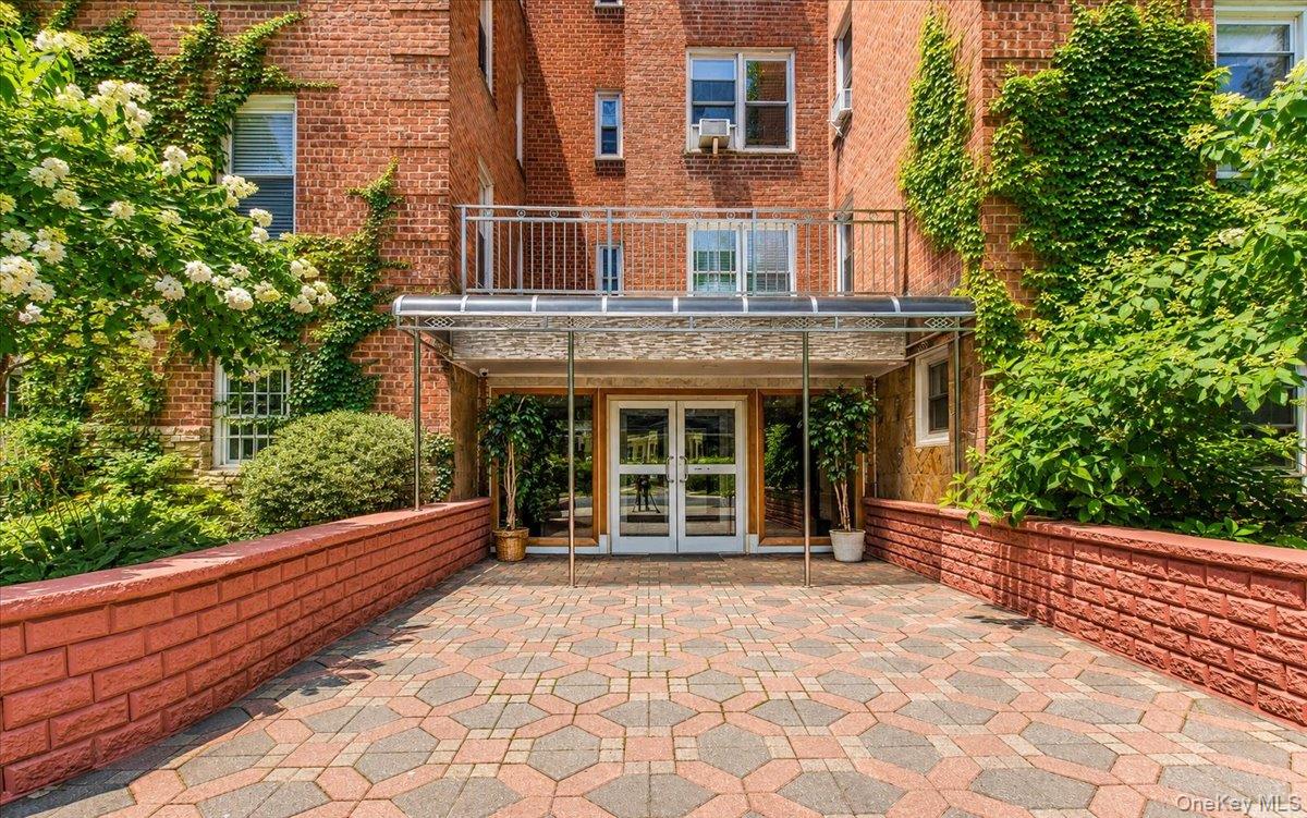 82-40 Austin Street, Unit 6B photo 2