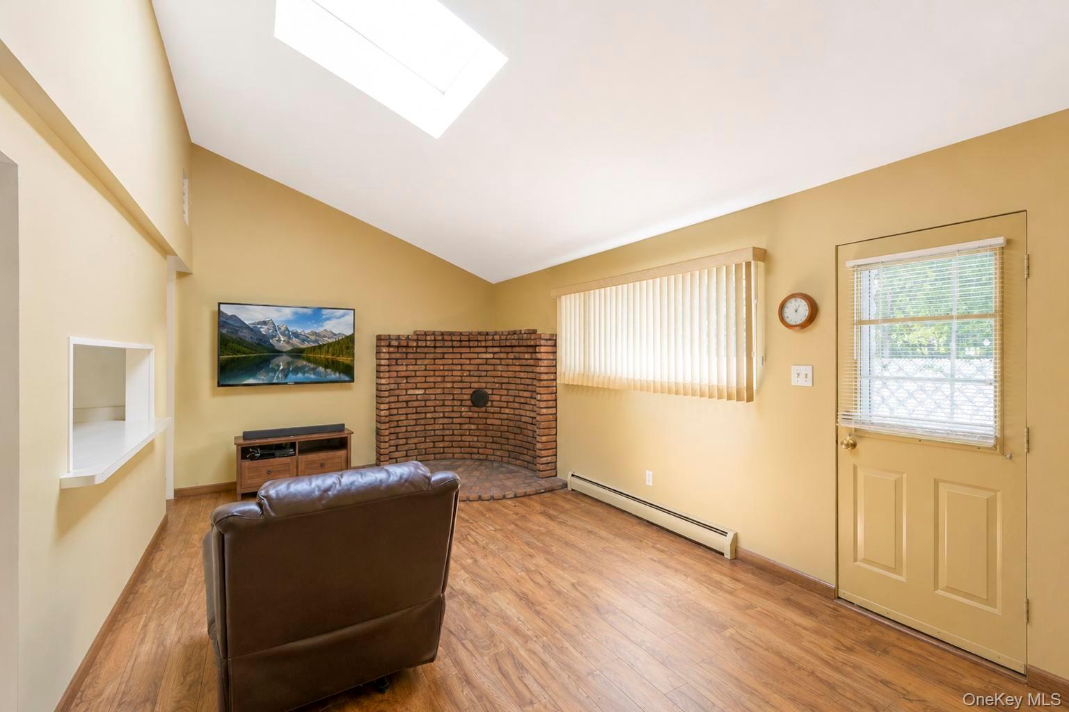 25 Hewes Street – For Rent photo 12
